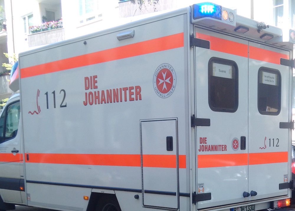 Krankenwagen mit Rettungssanitätern
